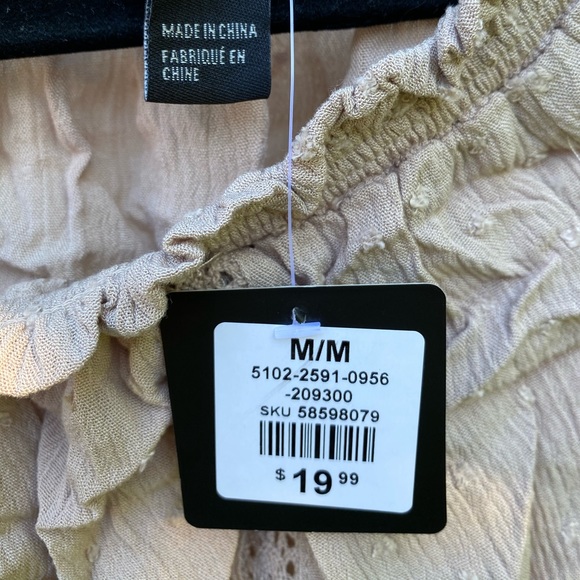 NWT Cropped ruffle top - Picture 3 of 3